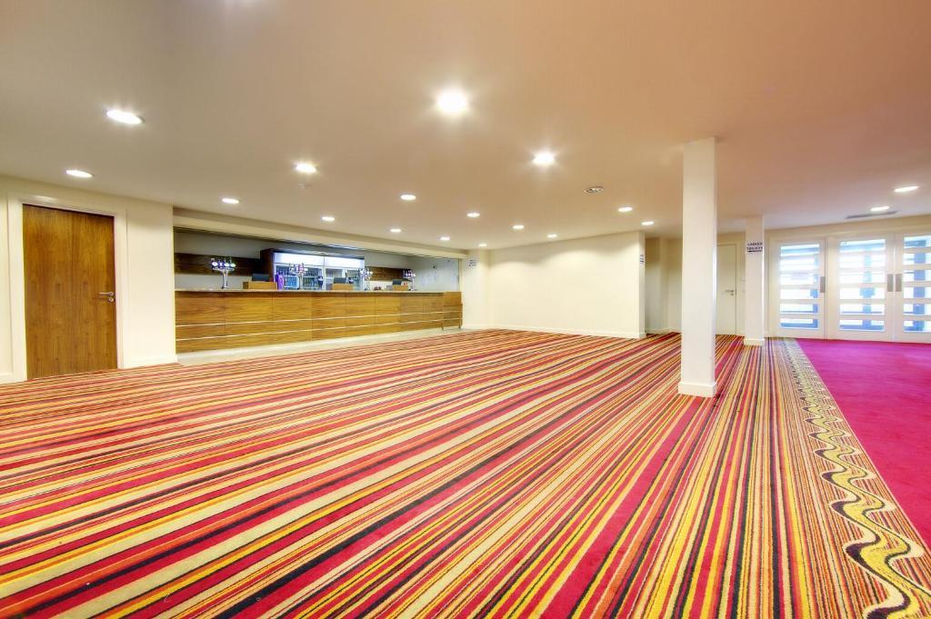 Menzies Silverlink Park Саут Шийлдс Екстериор снимка